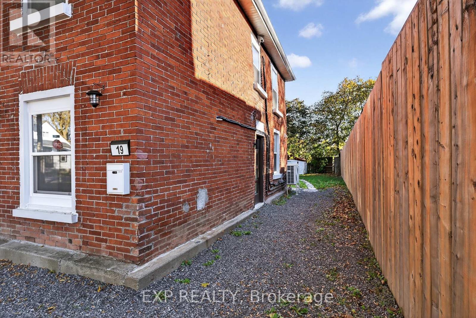 19 & 21 Railway Terrace, Belleville, Ontario  K8N 2R8 - Photo 38 - X12506892