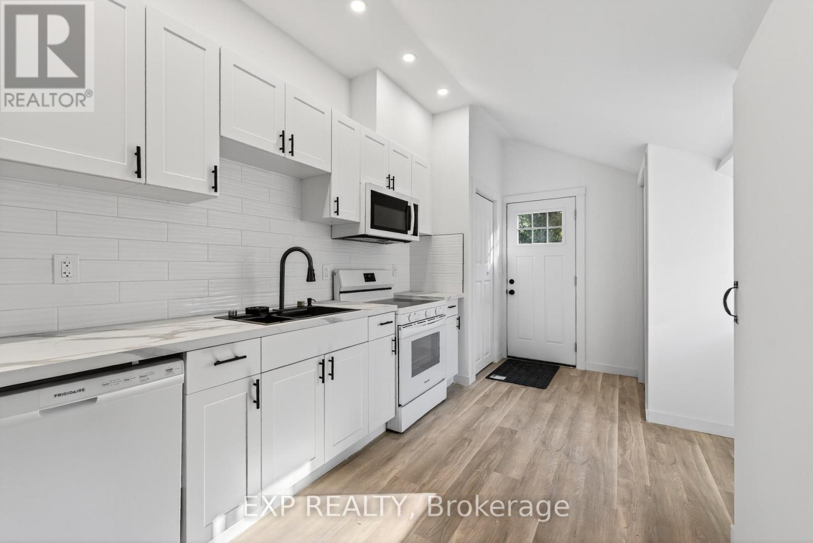 19 & 21 Railway Terrace, Belleville, Ontario  K8N 2R8 - Photo 8 - X12506892