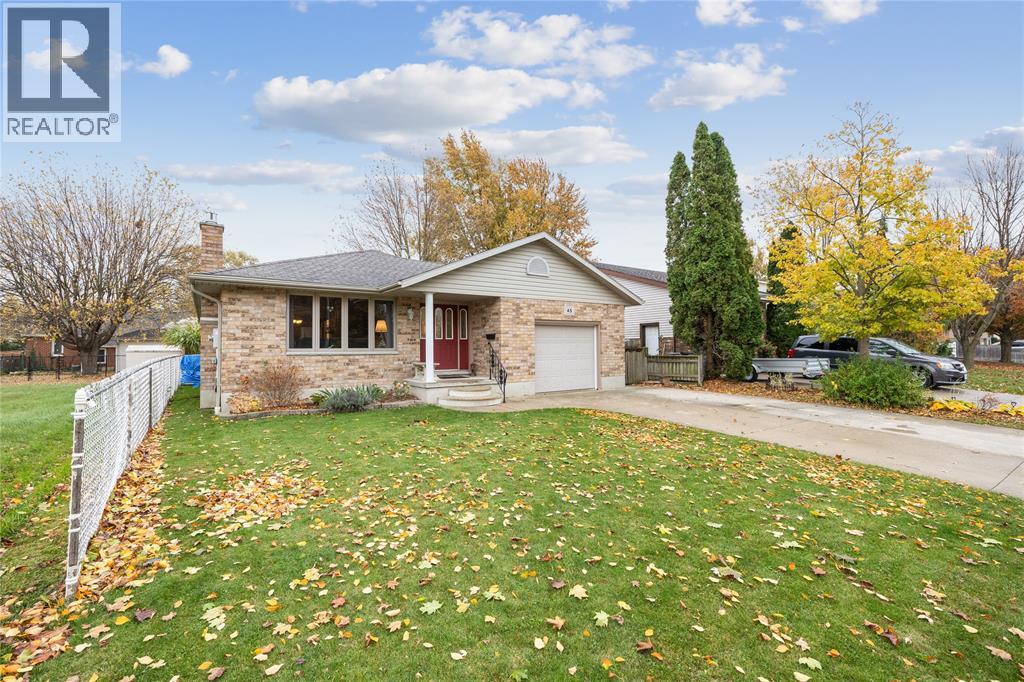 45 Bridle Path, Wallaceburg, Ontario  N8A 4G3 - Photo 2 - 25027848