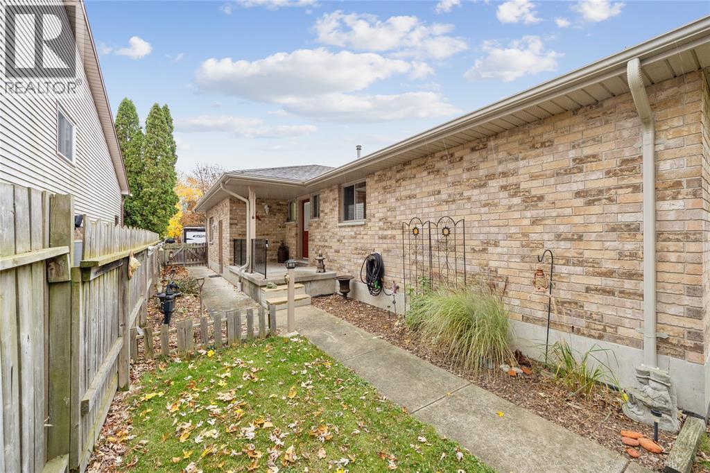 45 Bridle Path, Wallaceburg, Ontario  N8A 4G3 - Photo 8 - 25027848