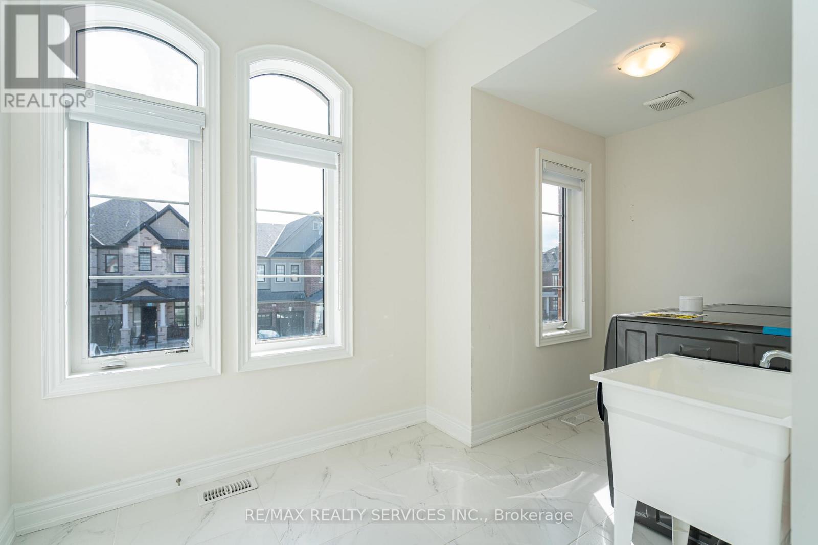 52 Plank Road, Bradford West Gwillimbury, Ontario  L3Z 4N3 - Photo 44 - N12467027