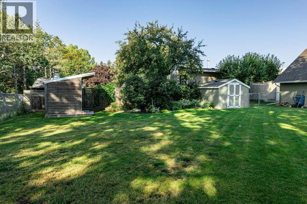 33 Fairway Drive, Lacombe, Alberta  T4L 1R4 - Photo 11 - A2252182