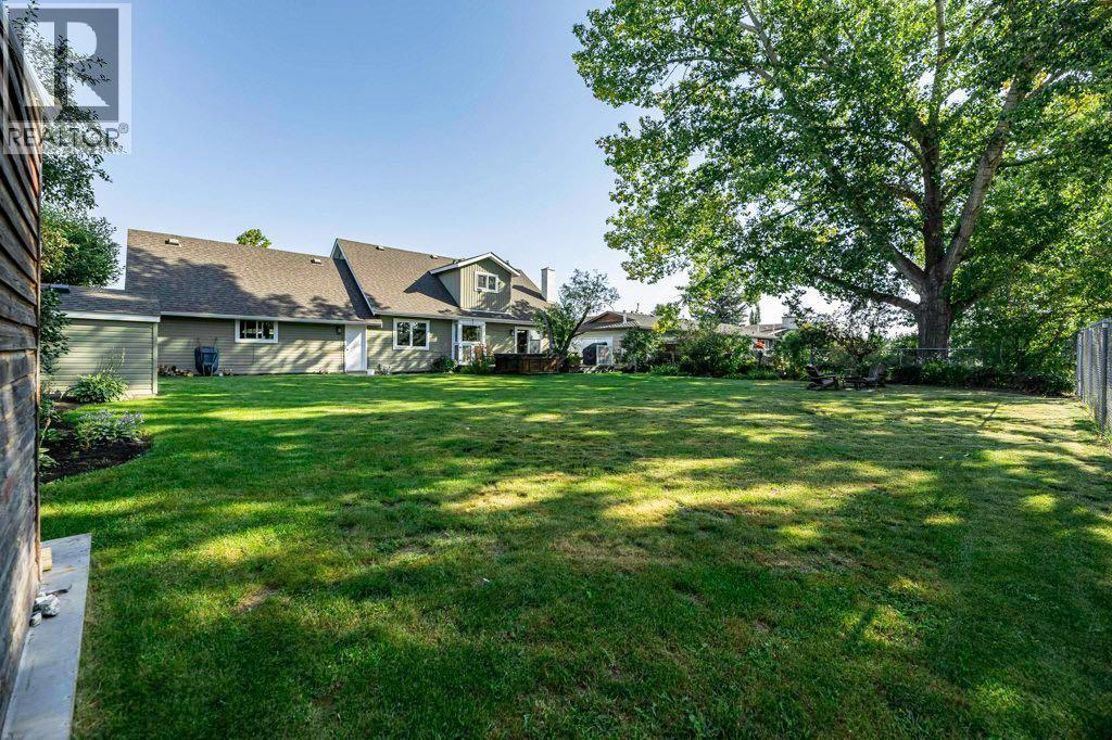 33 Fairway Drive, Lacombe, Alberta  T4L 1R4 - Photo 9 - A2252182