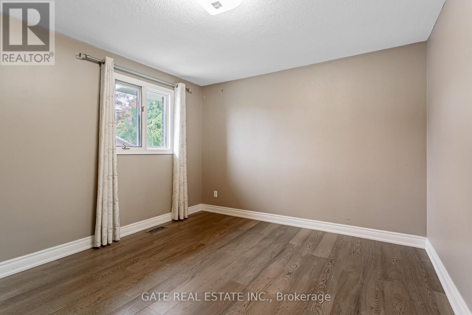 60 Scott Street, Brampton (Downtown Brampton), Ontario  L6V 1S3 - Photo 14 - W12442386