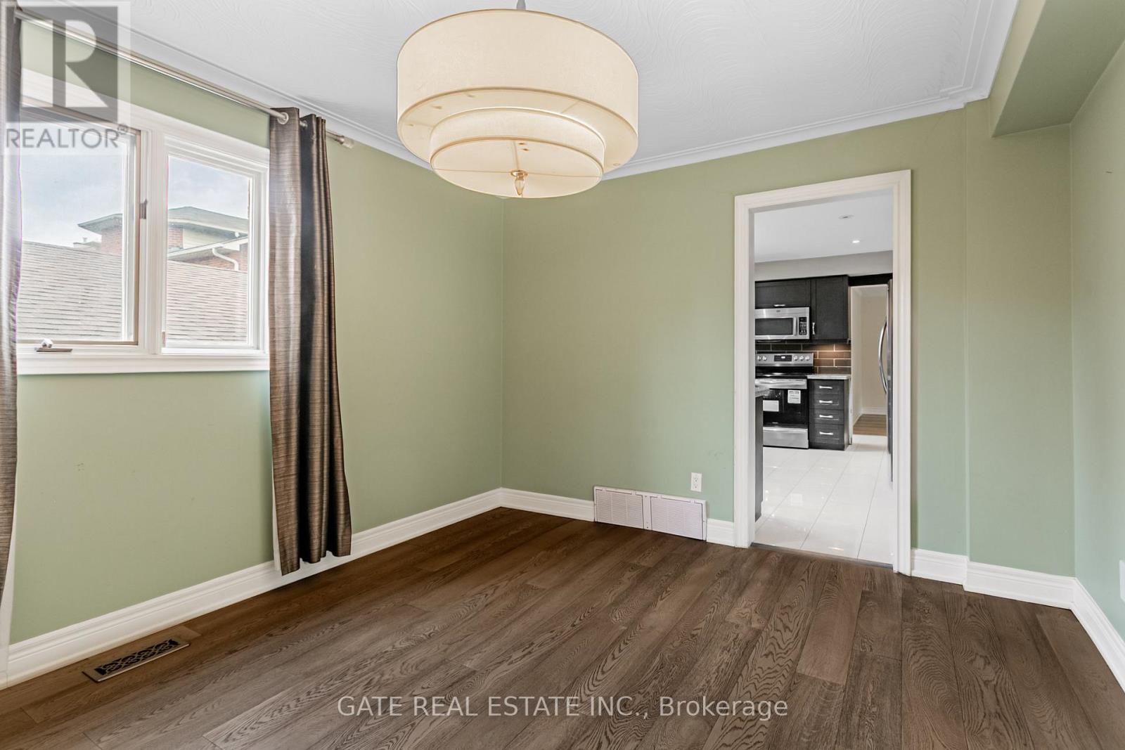 60 Scott Street, Brampton (Downtown Brampton), Ontario  L6V 1S3 - Photo 6 - W12442386