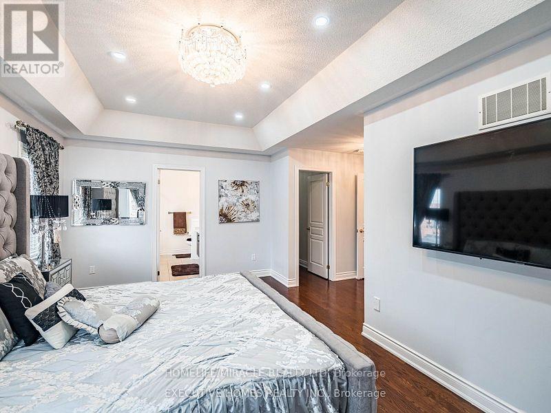 1 Orangeblossom Trail, Brampton, Ontario  L6X 3B4 - Photo 14 - W12499380