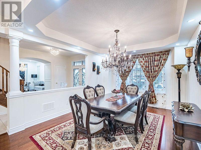 1 Orangeblossom Trail, Brampton, Ontario  L6X 3B4 - Photo 5 - W12499380