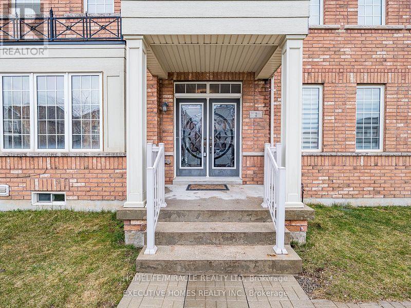 1 Orangeblossom Trail, Brampton, Ontario  L6X 3B4 - Photo 2 - W12499380
