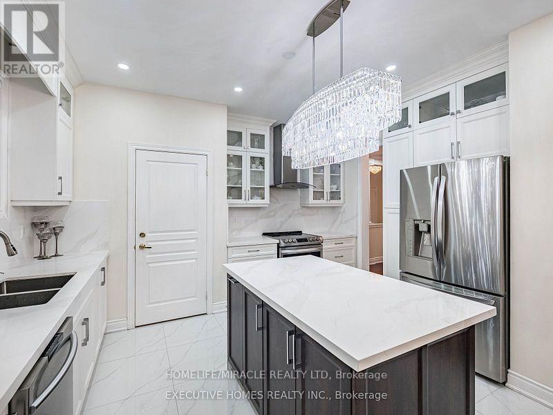 1 Orangeblossom Trail, Brampton, Ontario  L6X 3B4 - Photo 9 - W12499380