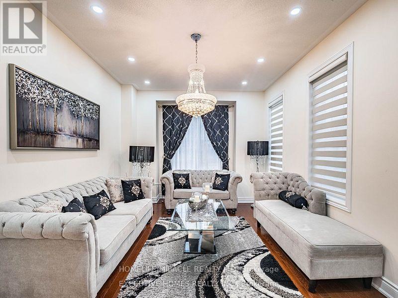 1 Orangeblossom Trail, Brampton, Ontario  L6X 3B4 - Photo 4 - W12499380