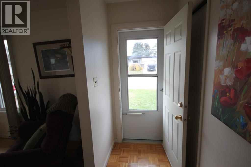 1023 29a Street S, Lethbridge, Alberta  T1K 2X8 - Photo 2 - A2268353