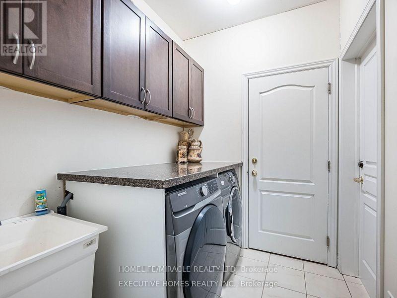 1 Orangeblossom Trail, Brampton, Ontario  L6X 3B4 - Photo 11 - W12499380