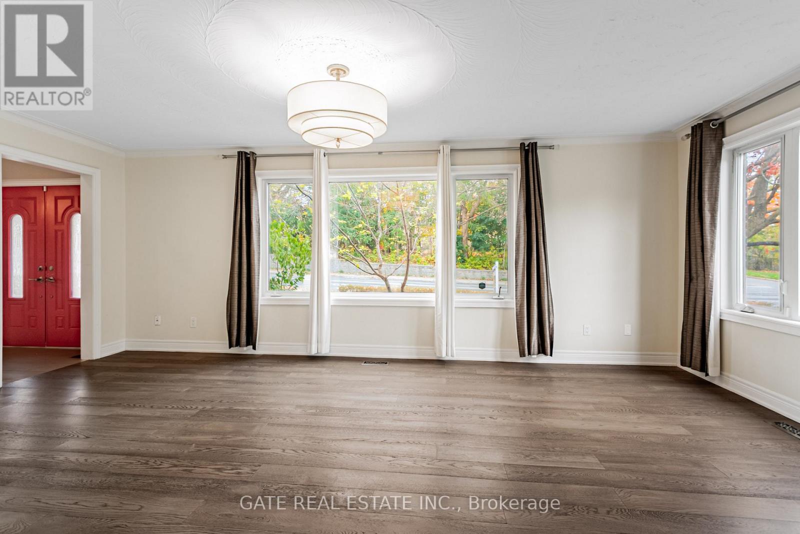 60 Scott Street, Brampton (Downtown Brampton), Ontario  L6V 1S3 - Photo 3 - W12442386