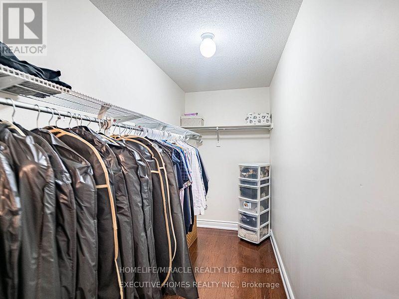 1 Orangeblossom Trail, Brampton, Ontario  L6X 3B4 - Photo 15 - W12499380