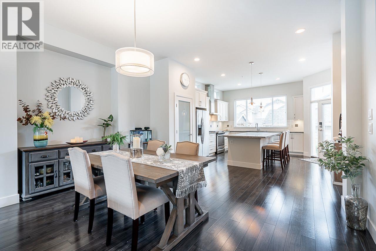 10489 ROBERTSON STREET, Maple Ridge, British Columbia