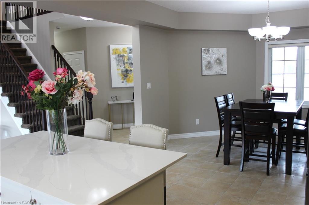 561 Thomas Slee Drive, Kitchener, Ontario  N2P 2Y7 - Photo 4 - 40785346