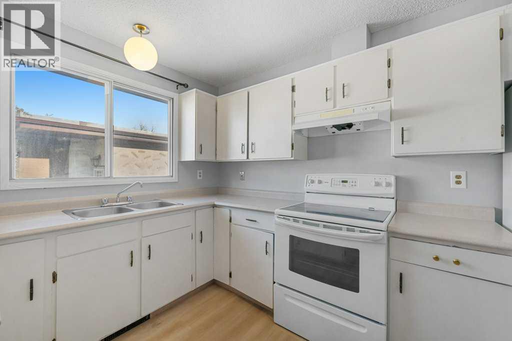 53,55 Dovercliffe Way Se, Calgary, Alberta  T2B 1W6 - Photo 6 - A2268038