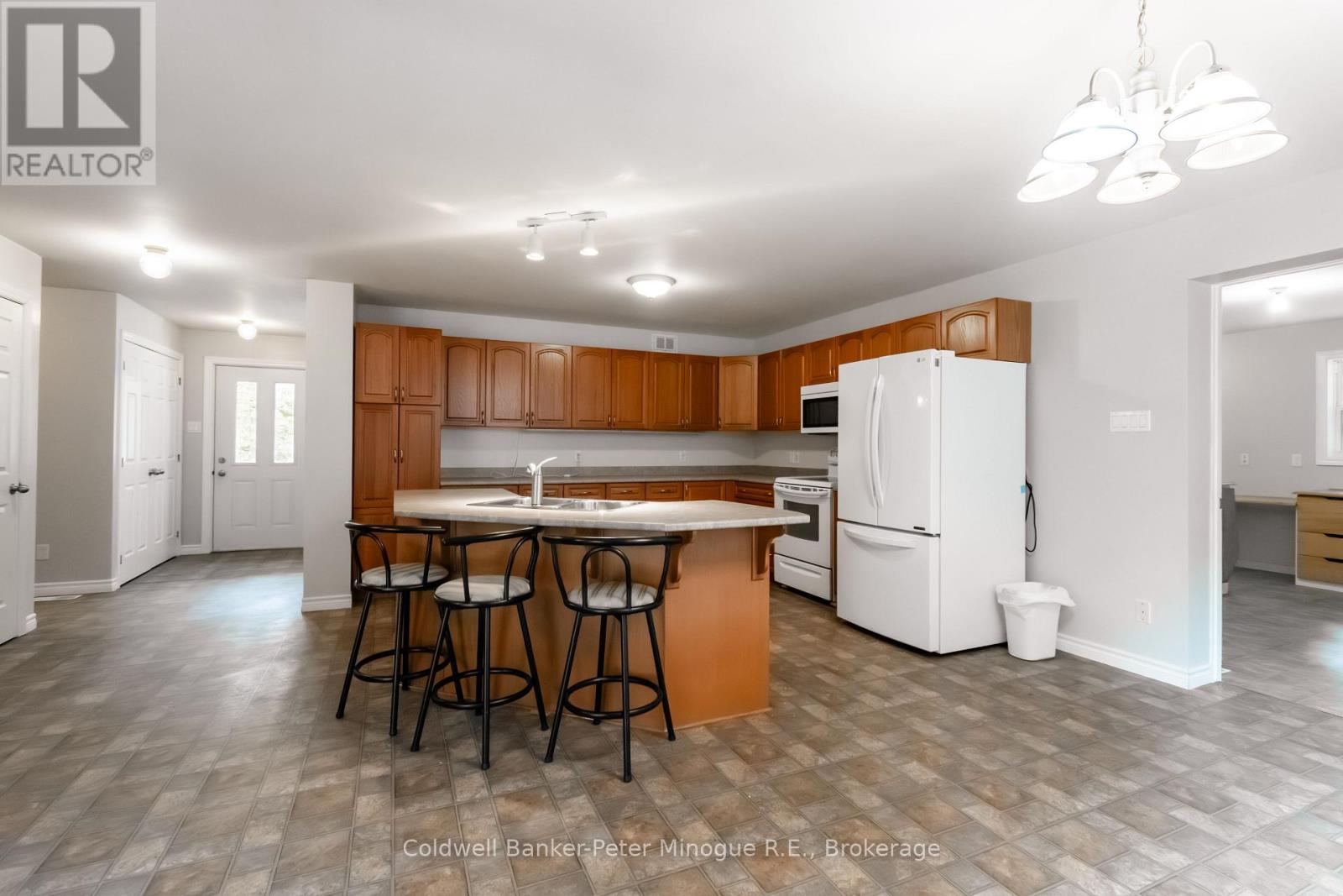 567 Sunset Cove Road, Callander, Ontario  P0H 1H0 - Photo 9 - X12456374