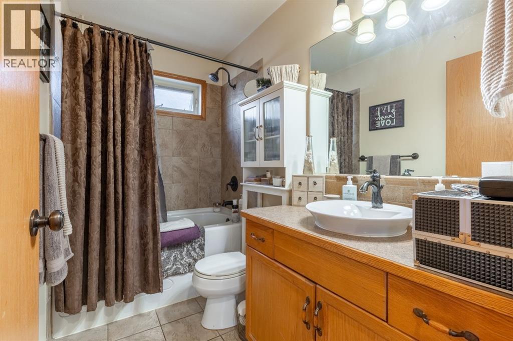 66 Assiniboia Way W, Lethbridge, Alberta  T1K 7L7 - Photo 17 - A2268734