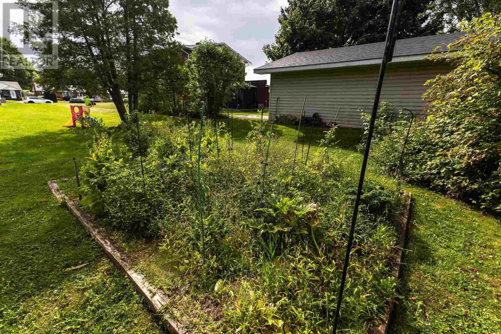 165 Hugill St, Sault Ste. Marie, Ontario P6A 4E9 - Photo 8 - SM253171