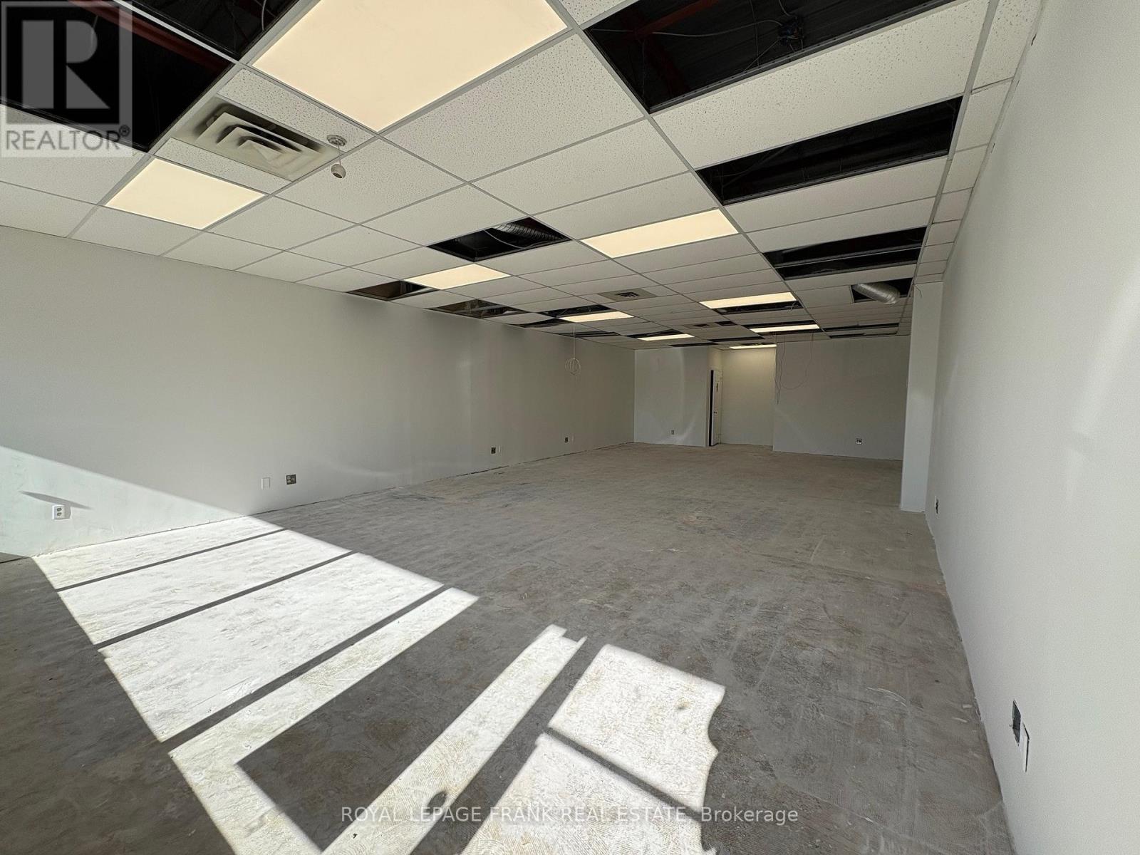 8 - 400 King Street W, Oshawa, Ontario  L1J 2J9 - Photo 2 - E12506996