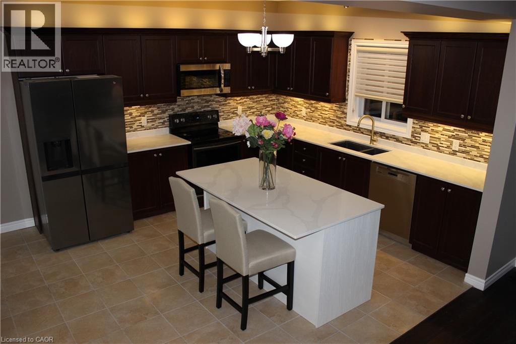 561 Thomas Slee Drive, Kitchener, Ontario  N2P 2Y7 - Photo 6 - 40785346