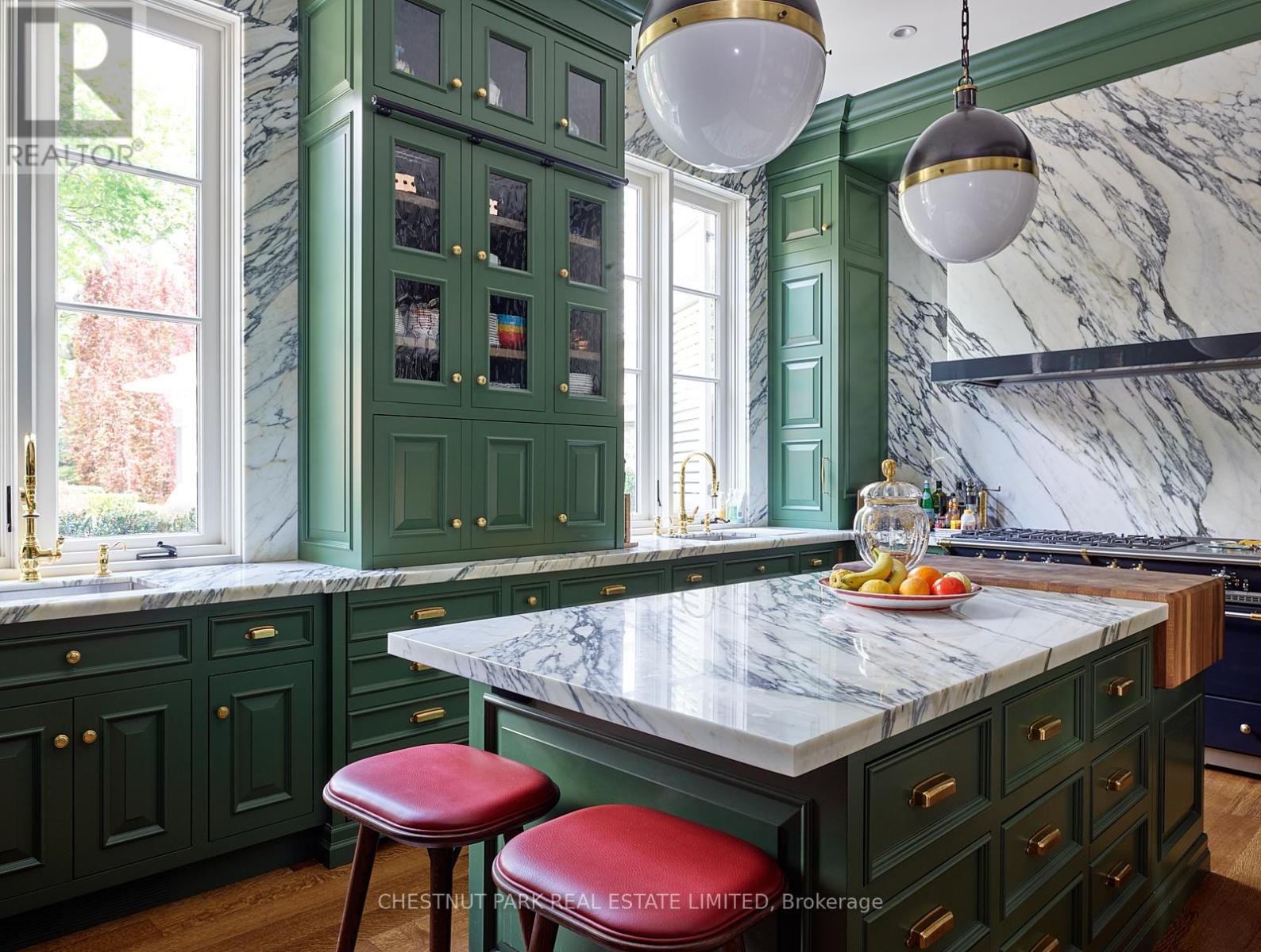 10 Shorncliffe Avenue, Toronto, Ontario  M4V 1T1 - Photo 12 - C12502300