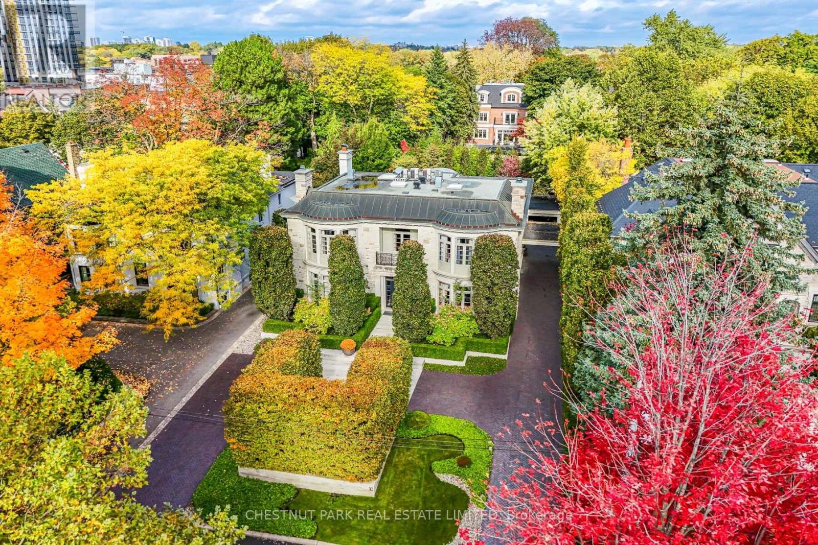 10 Shorncliffe Avenue, Toronto, Ontario  M4V 1T1 - Photo 2 - C12502300