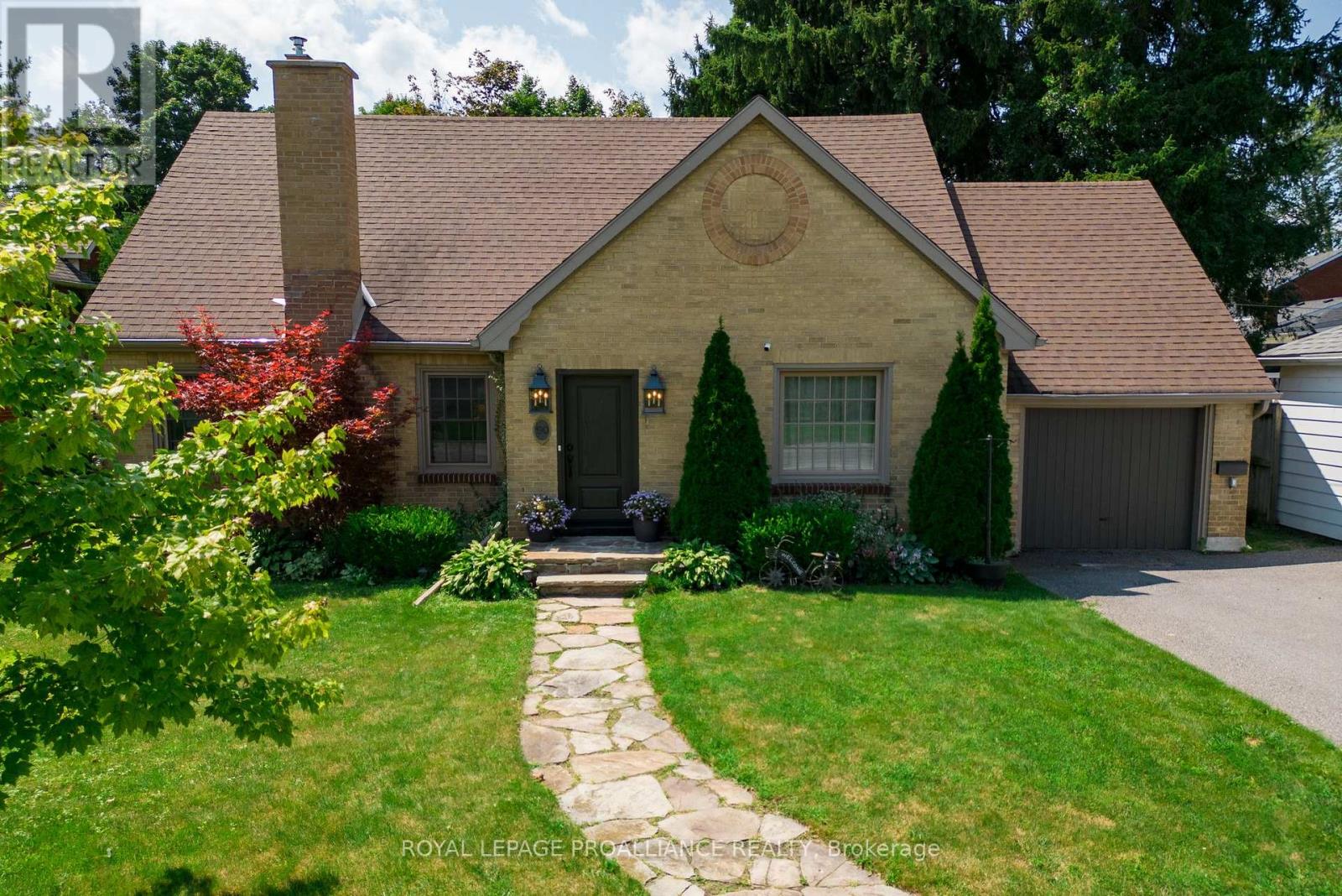 190 MACDONALD AVENUE, Belleville, Ontario