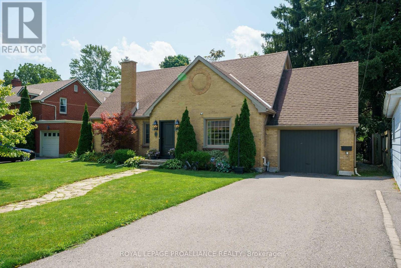 190 Macdonald Avenue, Belleville, Ontario K8N 3Y3 - Photo 2 - X12507122