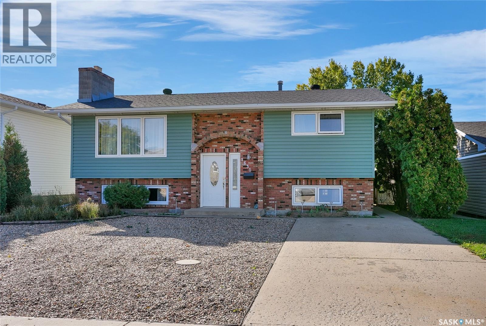 1631 Glendale Street, Moose Jaw, Saskatchewan  S6K 1A9 - Photo 3 - SK022203