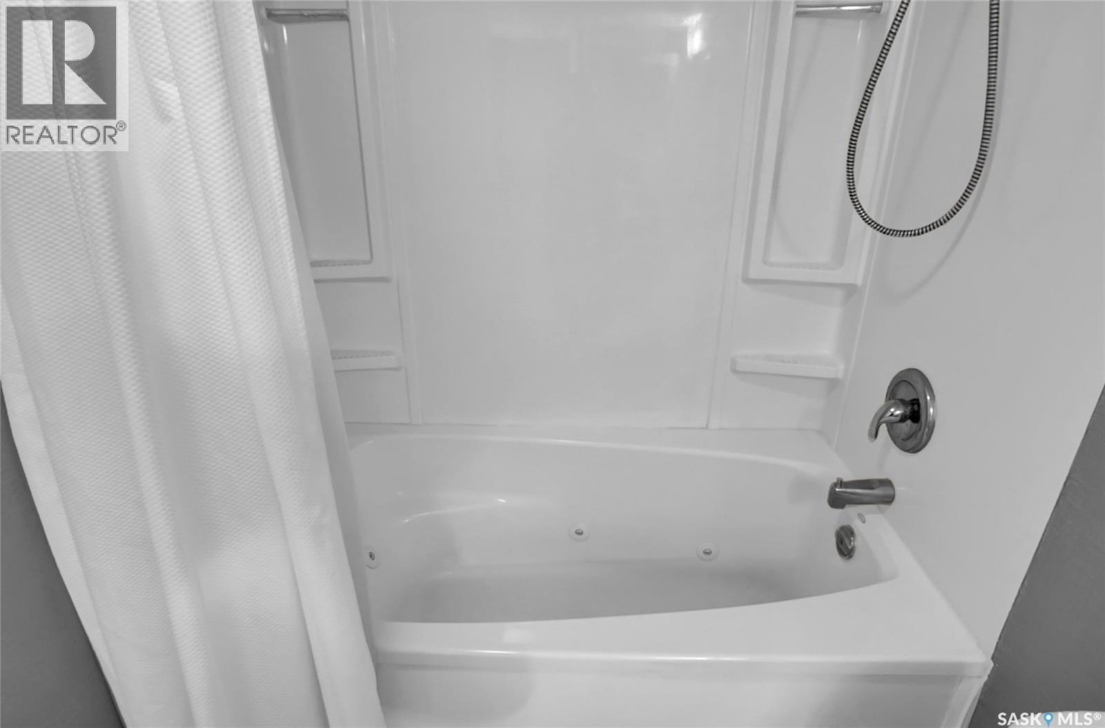 1631 Glendale Street, Moose Jaw, Saskatchewan  S6K 1A9 - Photo 33 - SK022203