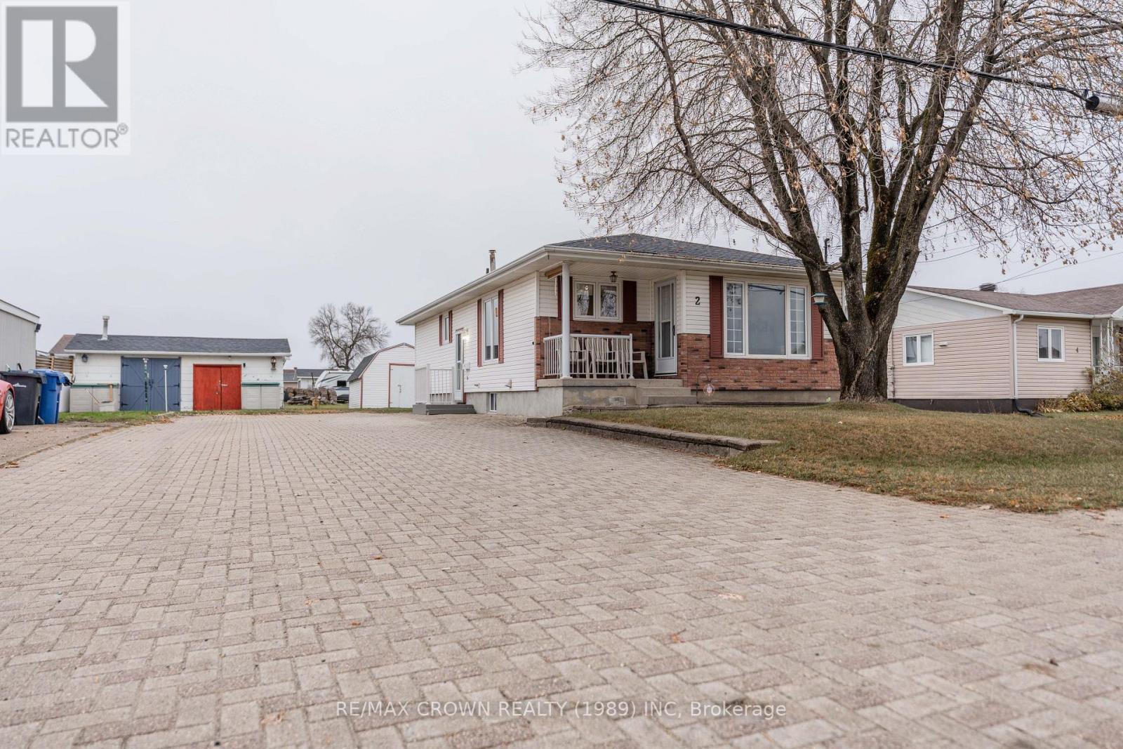 2 Vanier Street, Kapuskasing, Ontario P5N 2P3 - Photo 1 - T12507078