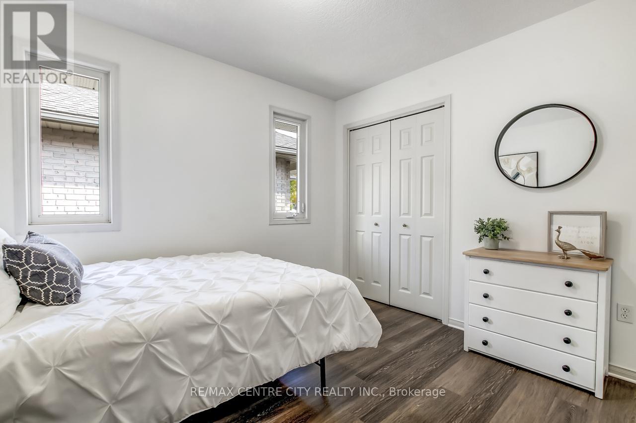 11 Axford Parkway, St. Thomas, Ontario  N5R 6E6 - Photo 5 - X12507008