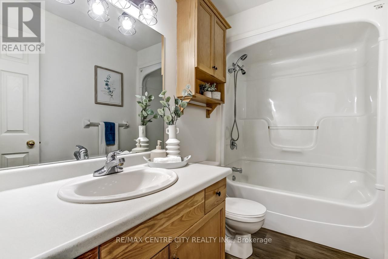 11 Axford Parkway, St. Thomas, Ontario  N5R 6E6 - Photo 6 - X12507008