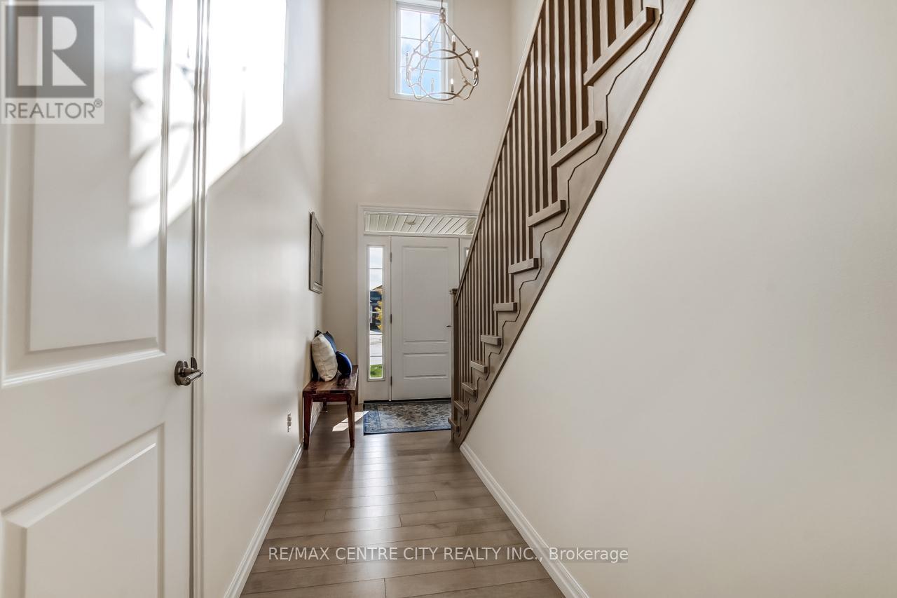 8 Redhaven Lane, St. Thomas, Ontario  N5R 0K2 - Photo 5 - X12507066