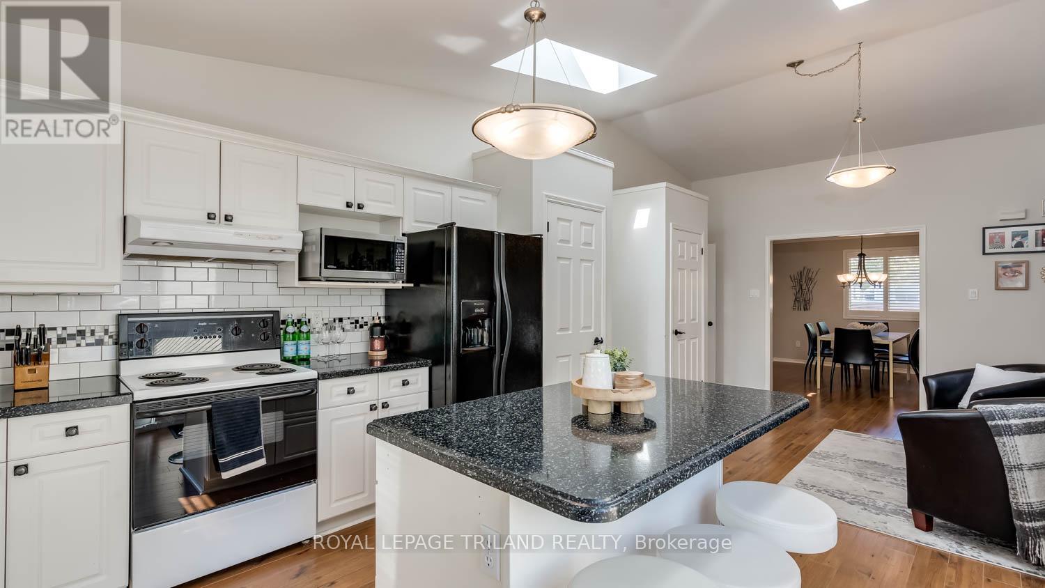 189 Andover Drive, London South, Ontario  N6J 4T8 - Photo 10 - X12507104