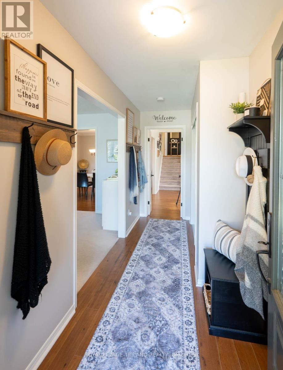 189 Andover Drive, London South, Ontario  N6J 4T8 - Photo 4 - X12507104