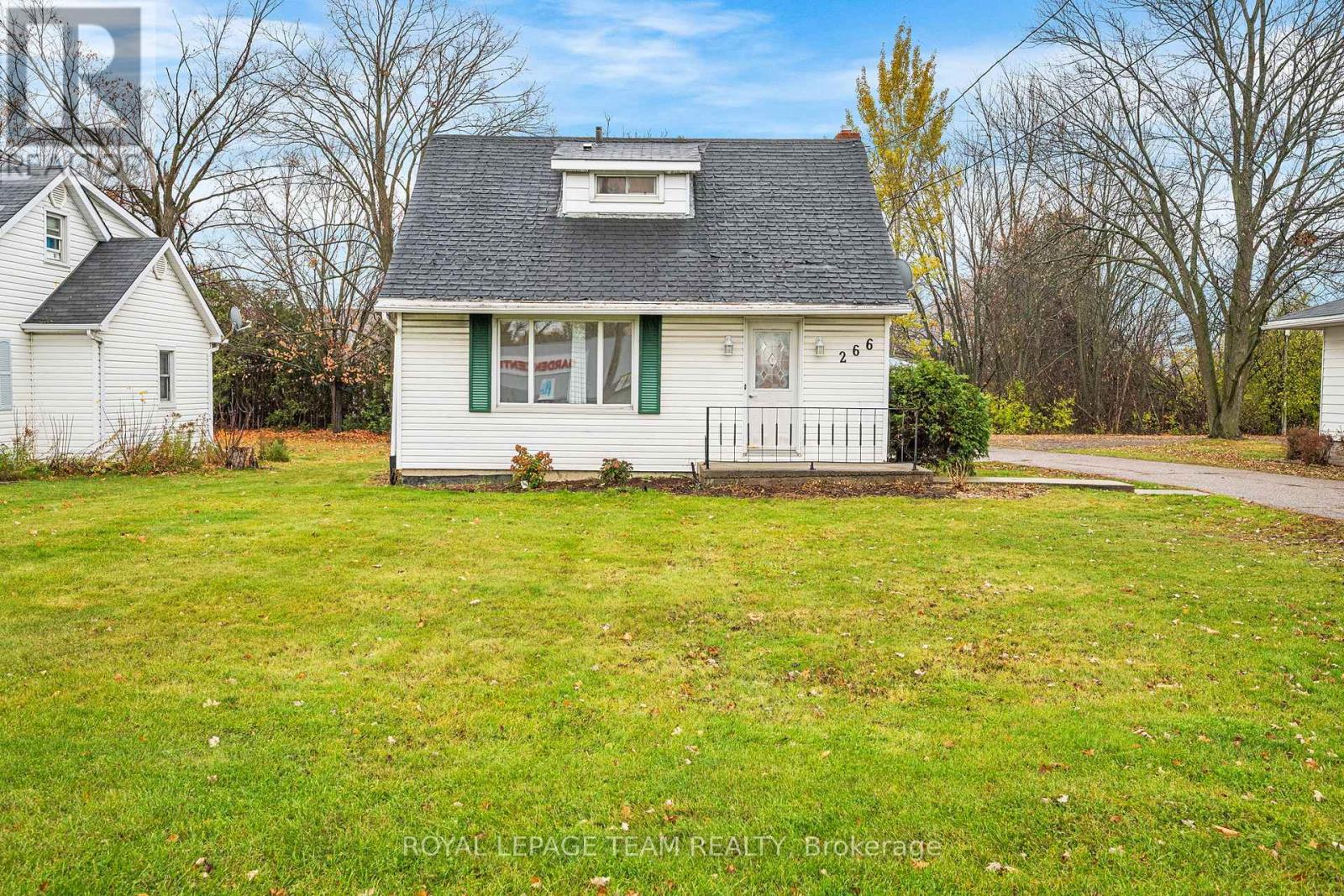 266 Daniel Street S, Arnprior, Ontario  K7S 2M2 - Photo 2 - X12507080