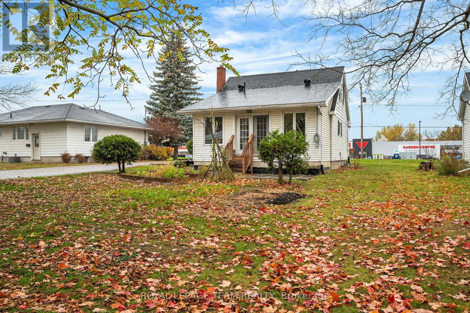 266 Daniel Street S, Arnprior, Ontario  K7S 2M2 - Photo 36 - X12507080