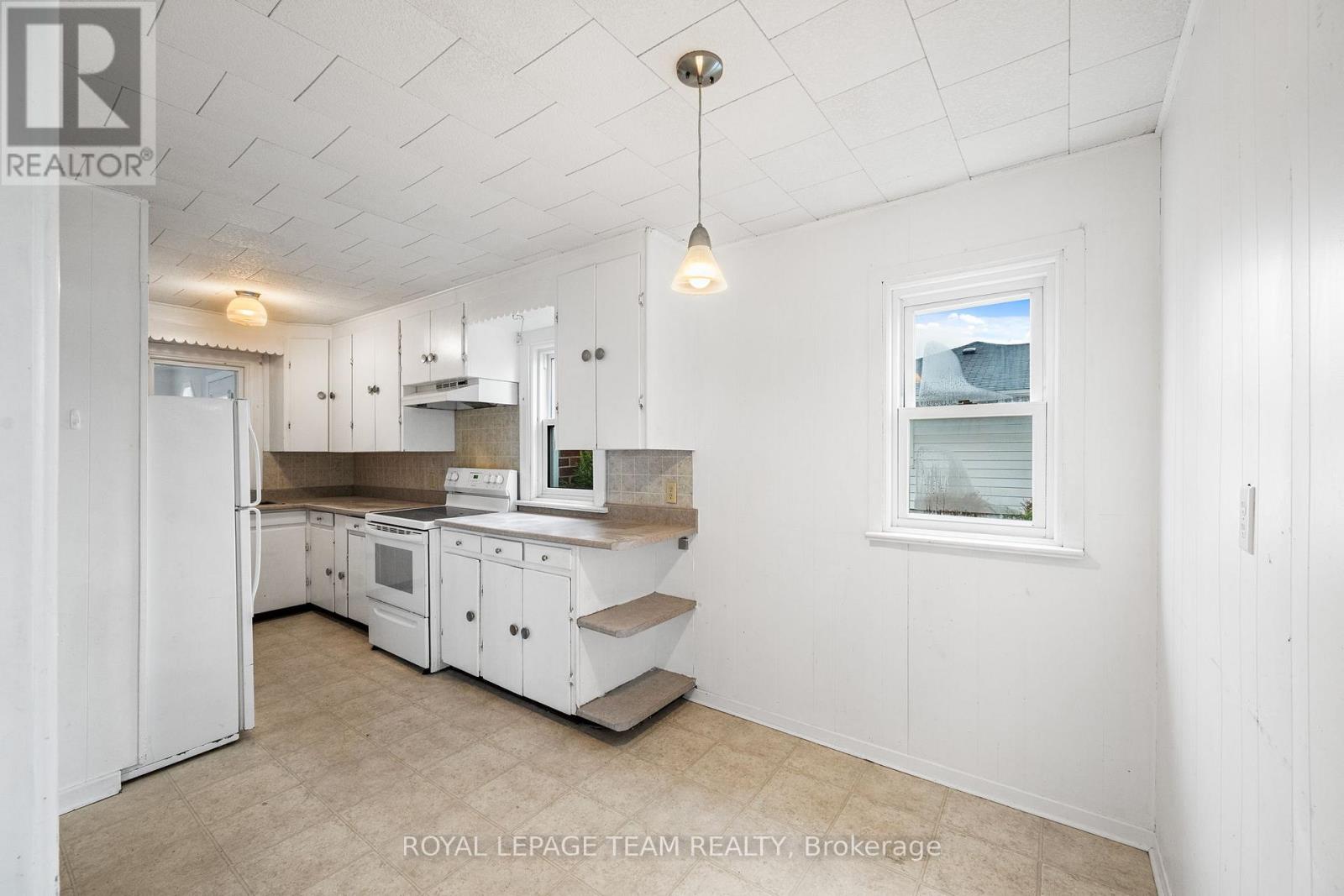 266 Daniel Street S, Arnprior, Ontario  K7S 2M2 - Photo 9 - X12507080