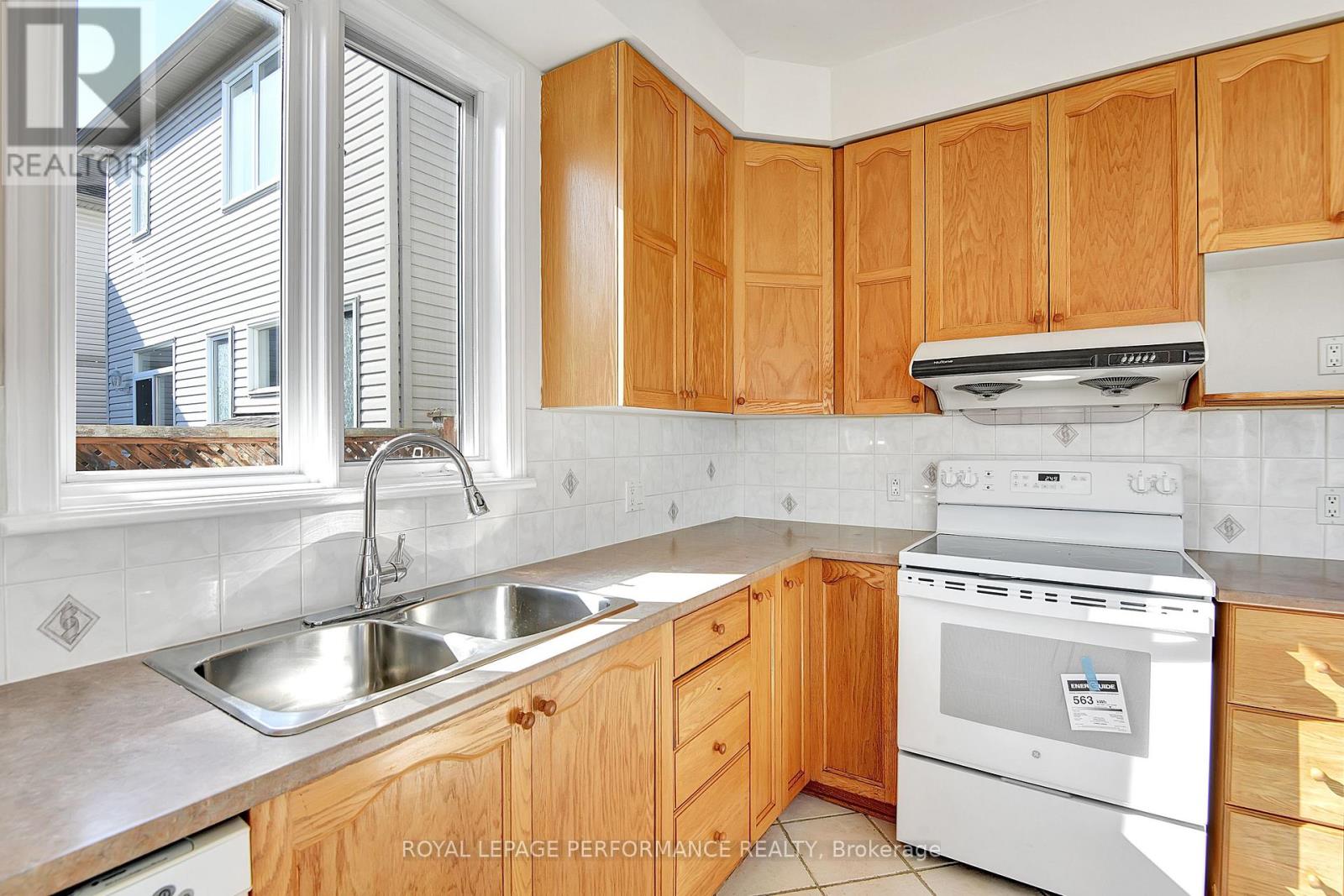 22 Mountain Ash Drive, Ottawa, Ontario  K2G 6R3 - Photo 10 - X12507106