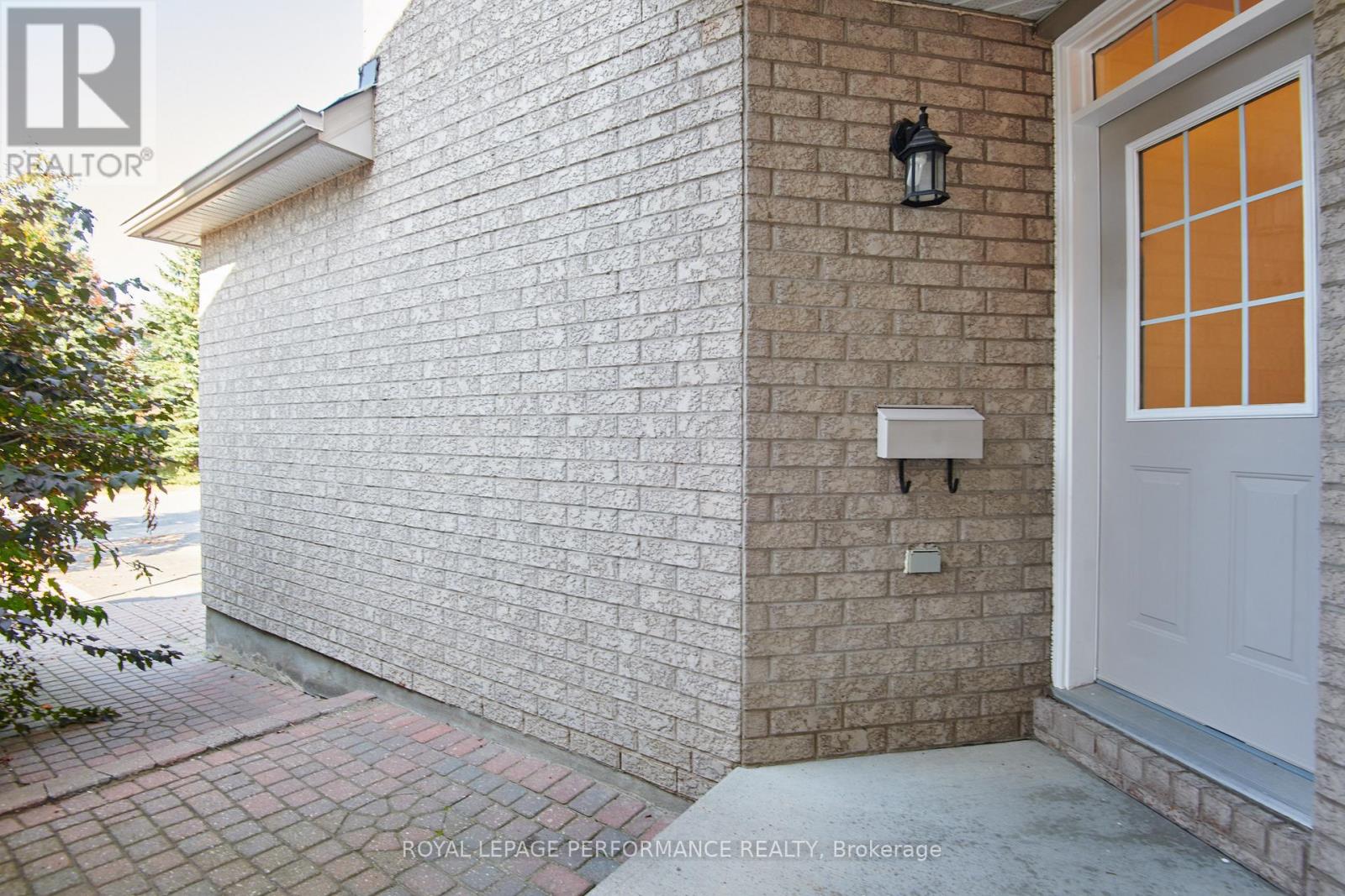 22 Mountain Ash Drive, Ottawa, Ontario  K2G 6R3 - Photo 3 - X12507106