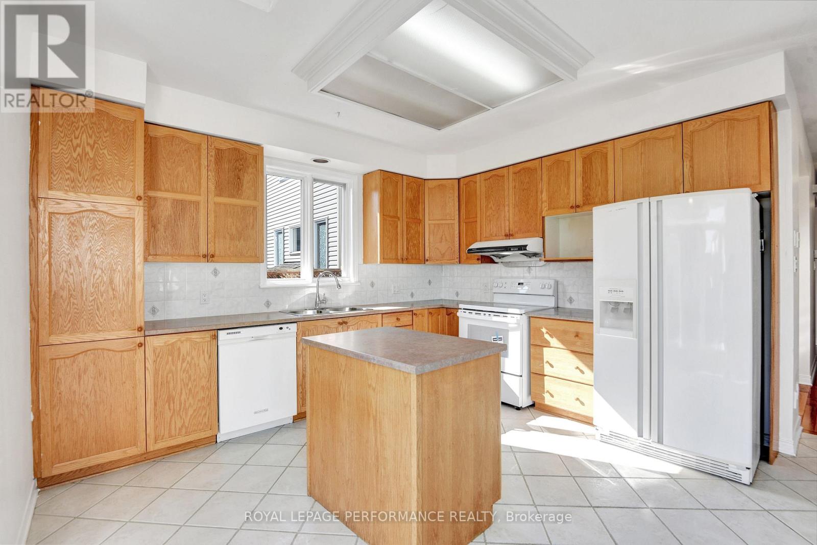 22 Mountain Ash Drive, Ottawa, Ontario  K2G 6R3 - Photo 9 - X12507106