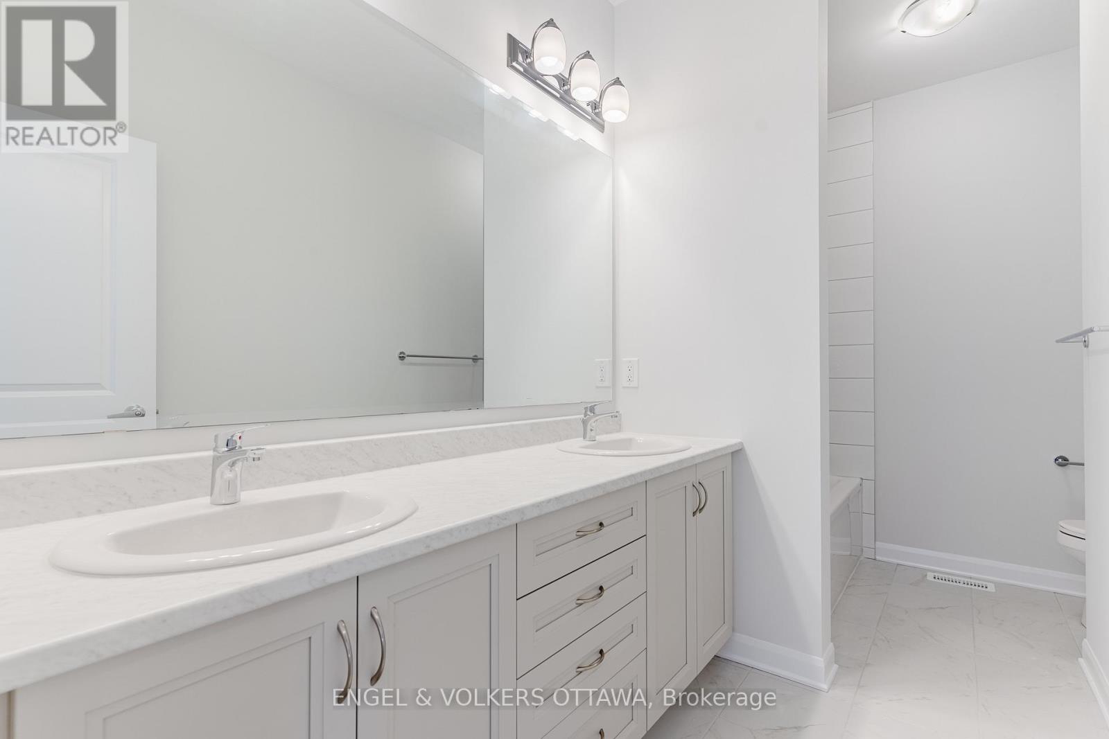 325 Elsie Macgill Walk, Ottawa, Ontario  K2W 0K7 - Photo 43 - X12507150