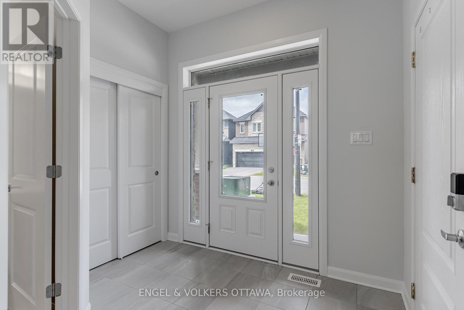 325 Elsie Macgill Walk, Ottawa, Ontario  K2W 0K7 - Photo 5 - X12507150