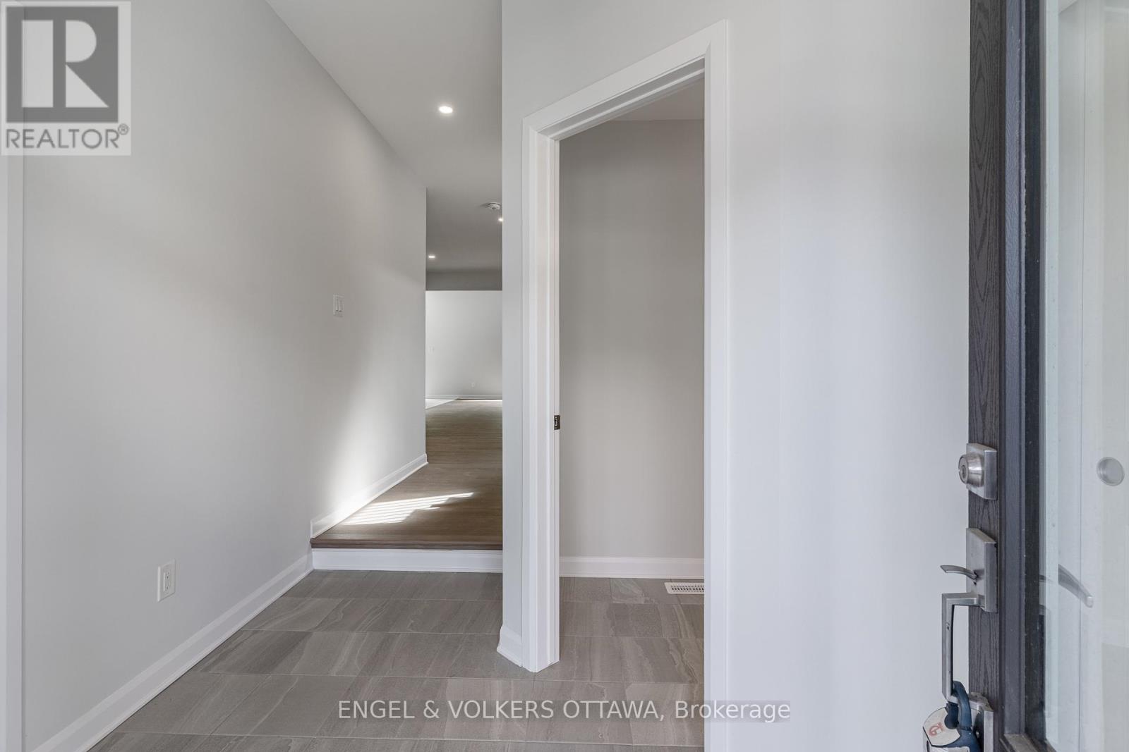 325 Elsie Macgill Walk, Ottawa, Ontario  K2W 0K7 - Photo 6 - X12507150