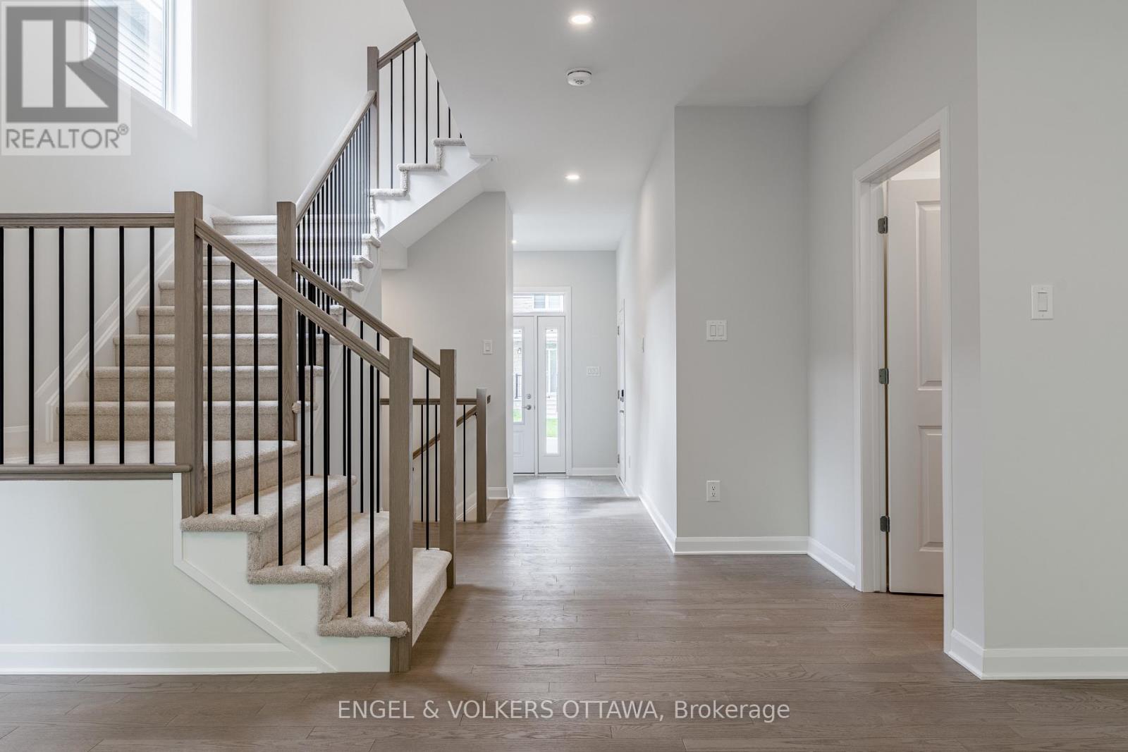 325 Elsie Macgill Walk, Ottawa, Ontario  K2W 0K7 - Photo 8 - X12507150