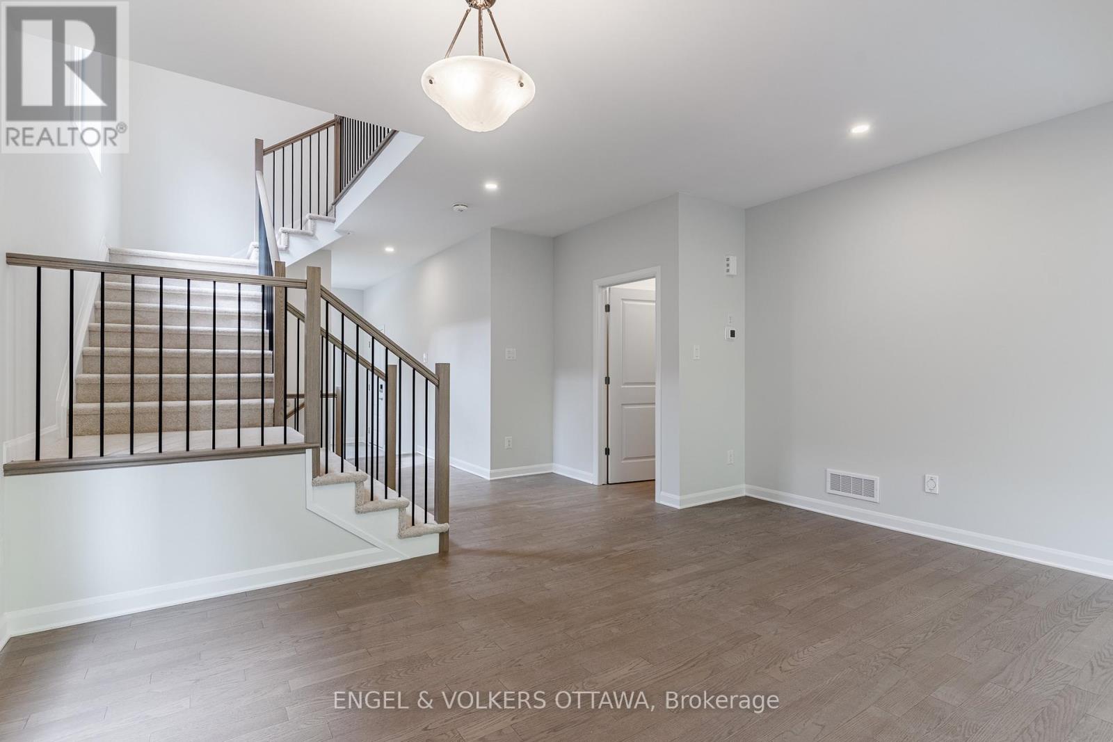 325 Elsie Macgill Walk, Ottawa, Ontario  K2W 0K7 - Photo 9 - X12507150