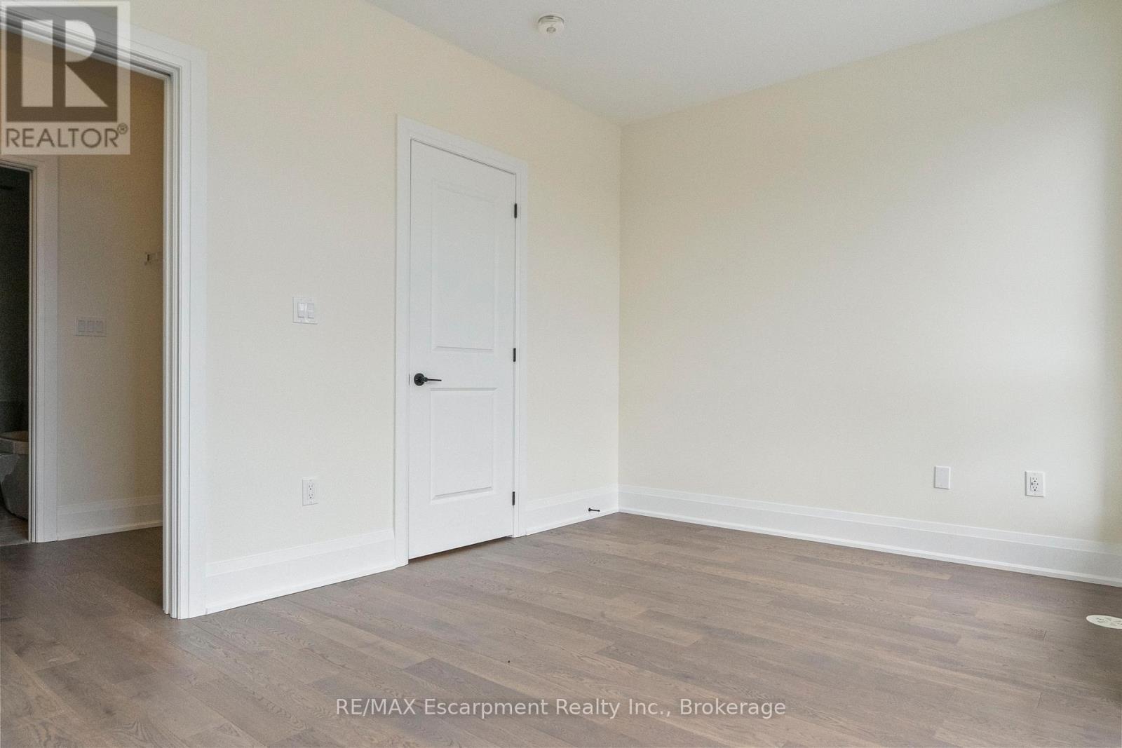 2 - 138 East Street, Oakville, Ontario  L6L 0H9 - Photo 34 - W12507138